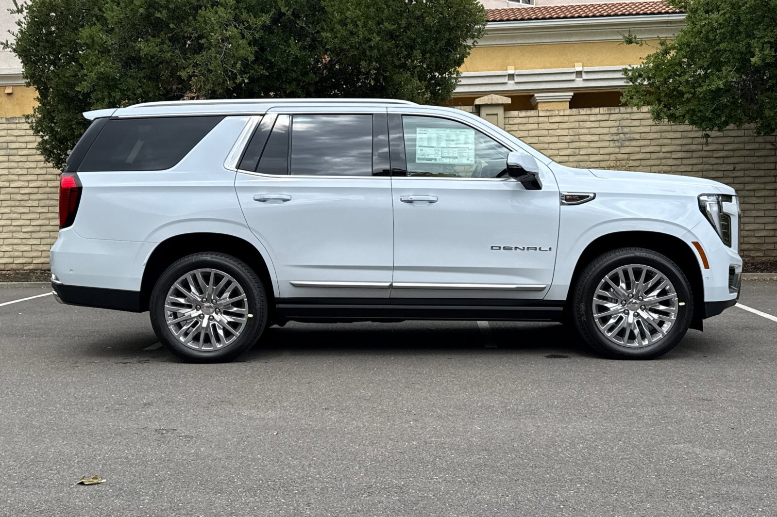 New 2026 GMC Yukon Denali w/ Denali Reserve Package AWD/4WD image 3