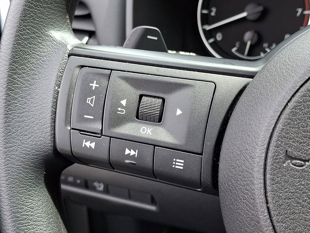 Used 2023 Nissan Rogue S AWD/4WD image 20