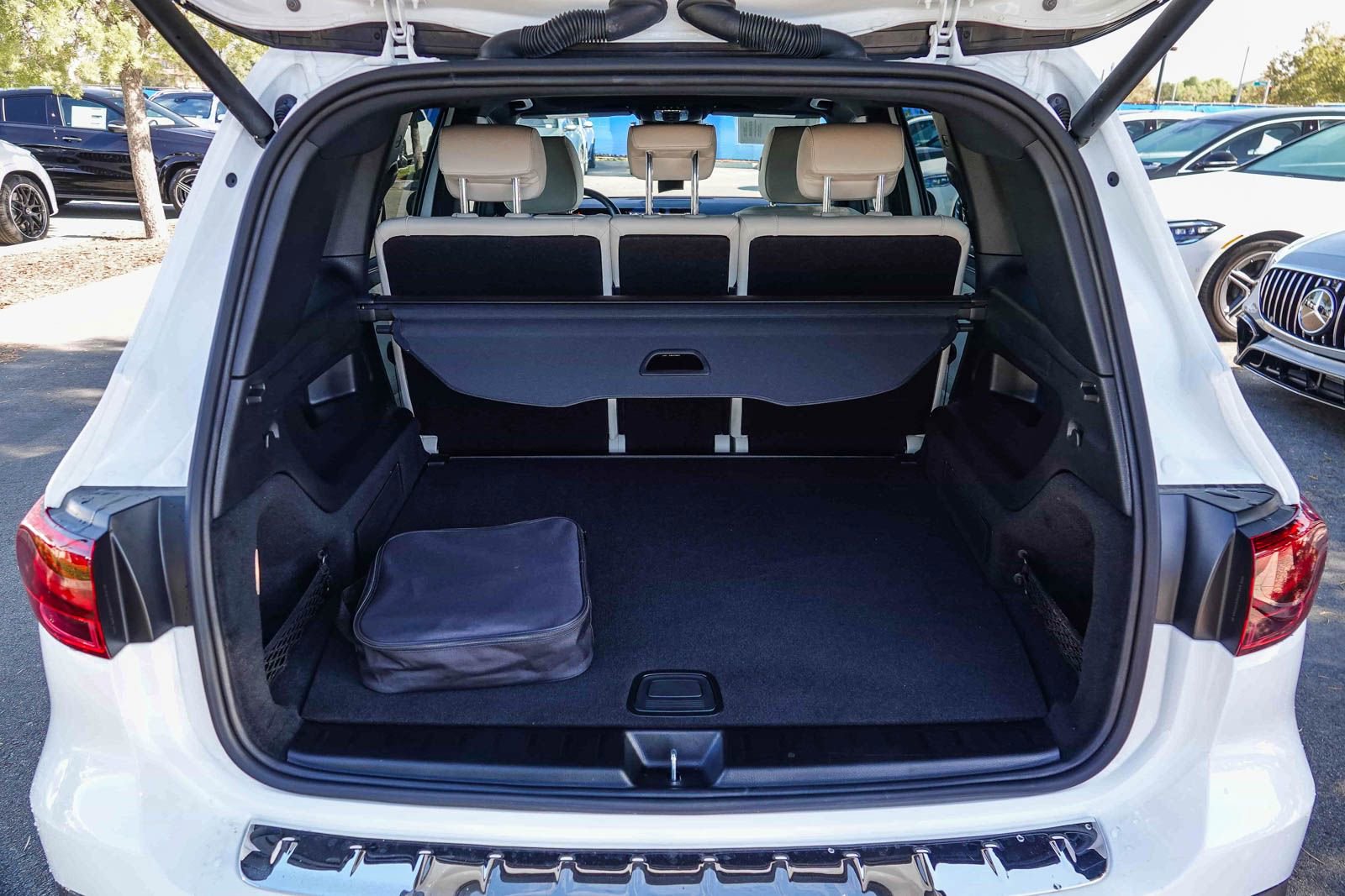 Used 2024 Mercedes-Benz EQB 350 4MATIC SUV image 26