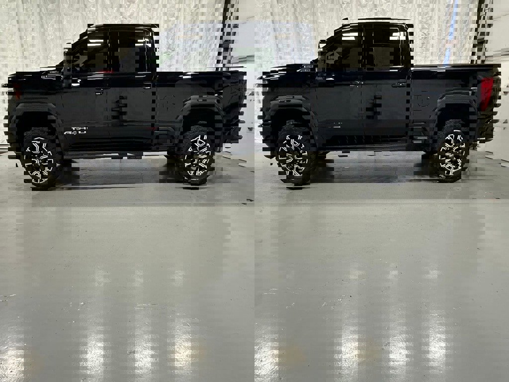 Used 2022 GMC Sierra 2500 AT4 image 4