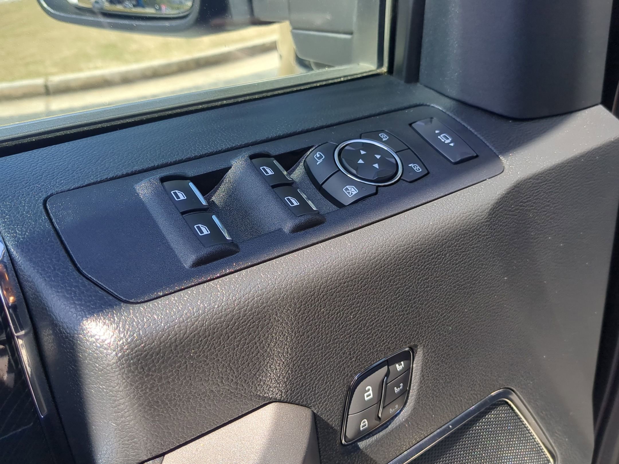 Used 2021 Ford F250 Platinum w/ FX4 Off-Road Package AWD/4WD image 12