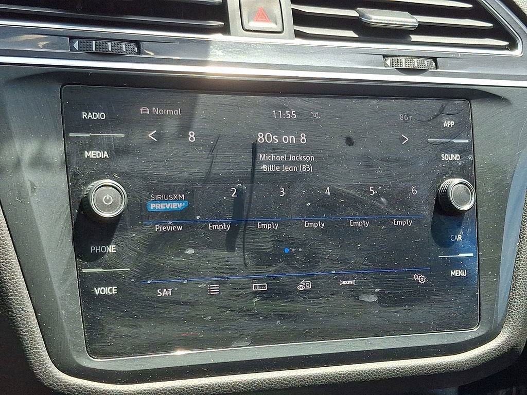 Used 2020 Volkswagen Tiguan SE w/ Panoramic Sunroof Package AWD/4WD image 18