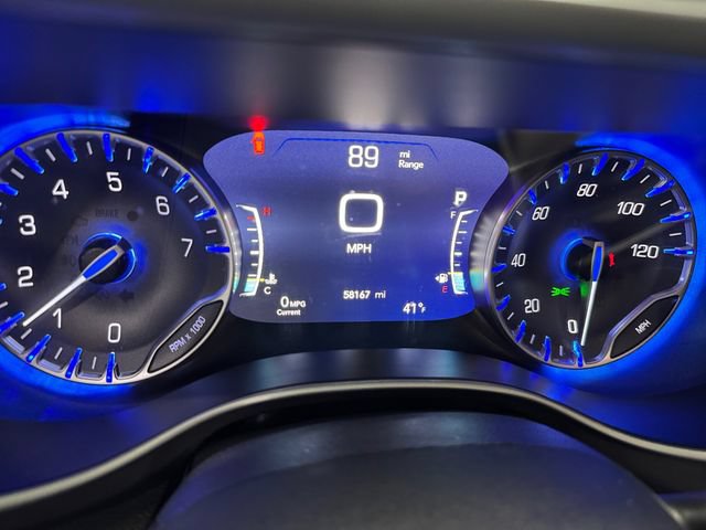 Used 2024 Chrysler Pacifica Touring-L FWD image 27