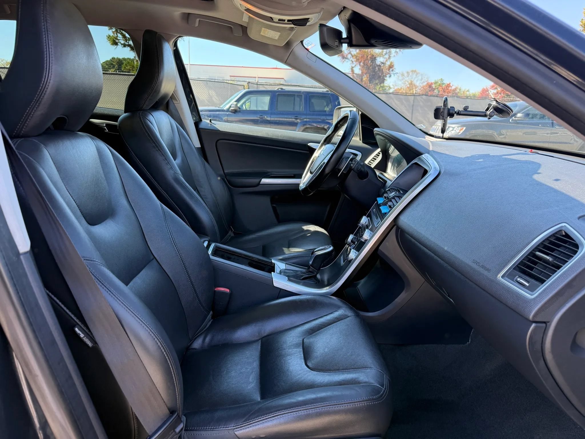 Used 2015 Volvo XC60 T6 AWD/4WD image 18