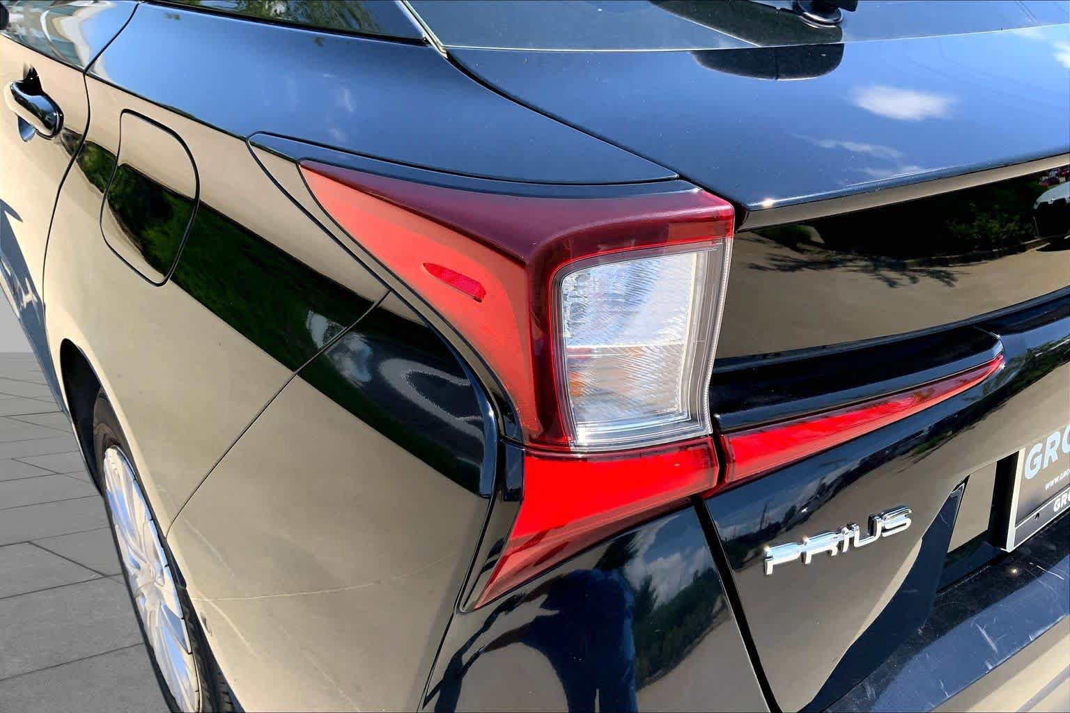 Used 2020 Toyota Prius LE FWD image 27