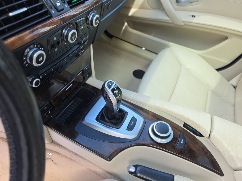Used 2008 BMW 550i Sedan RWD image 23