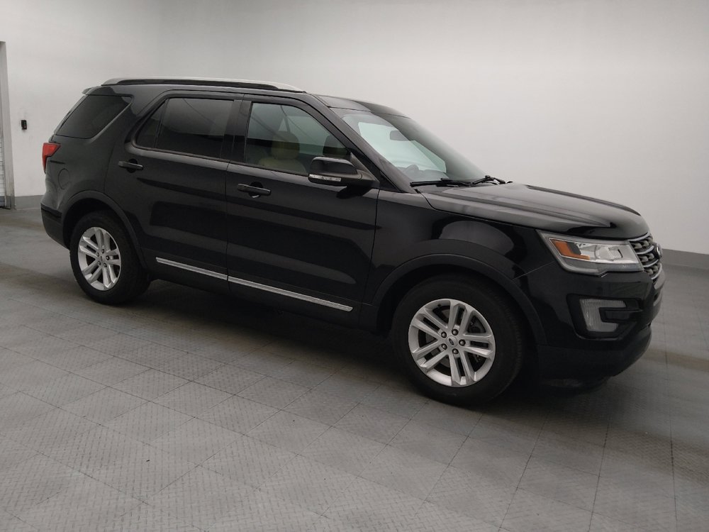 Used 2017 Ford Explorer XLT w/ Equipment Group 202A FWD image 11