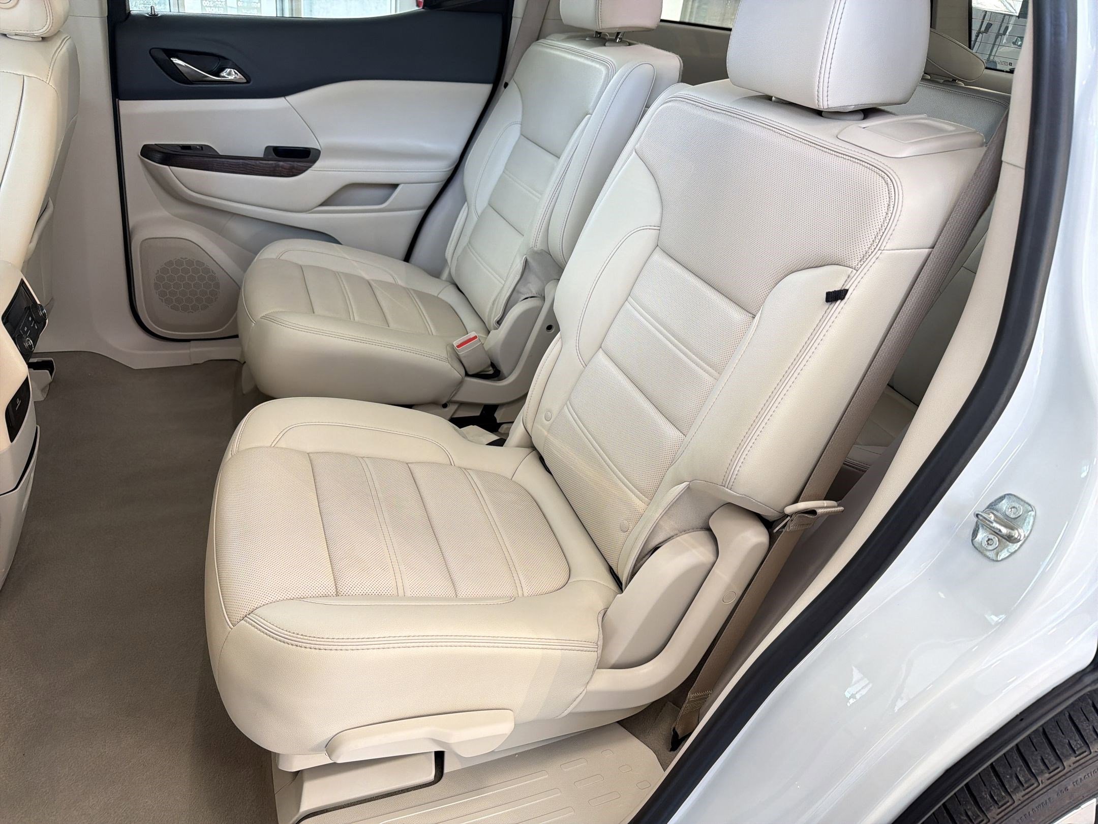 Used 2022 GMC Acadia Denali w/ Denali Ultimate Package image 15