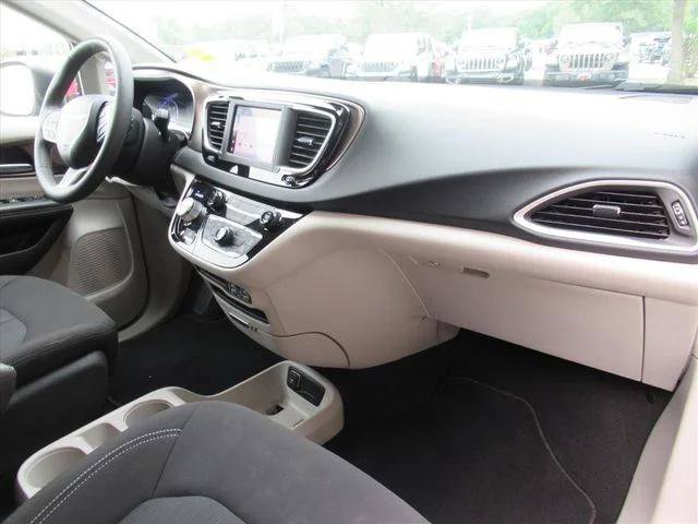 Certified 2023 Chrysler Voyager LX FWD image 11