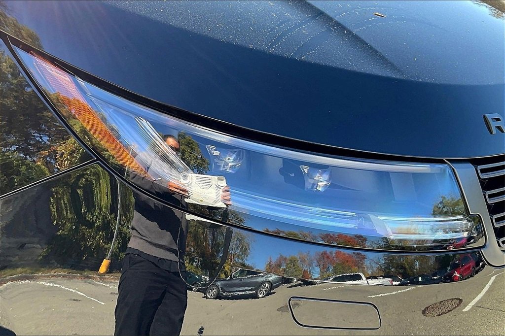 Used 2025 Land Rover Range Rover Sport image 31