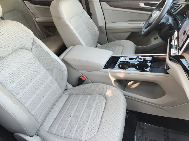 Used 2025 Volkswagen Atlas SEL AWD/4WD image 19