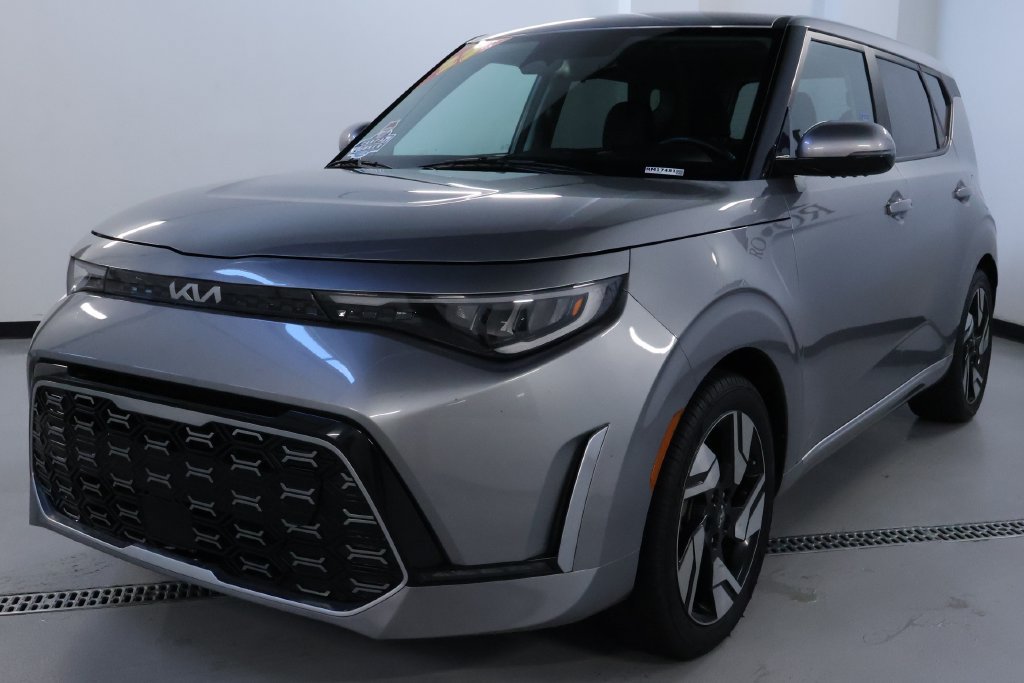 Used 2023 Kia Soul GT-Line w/ GT-Line Technology Package FWD image 3