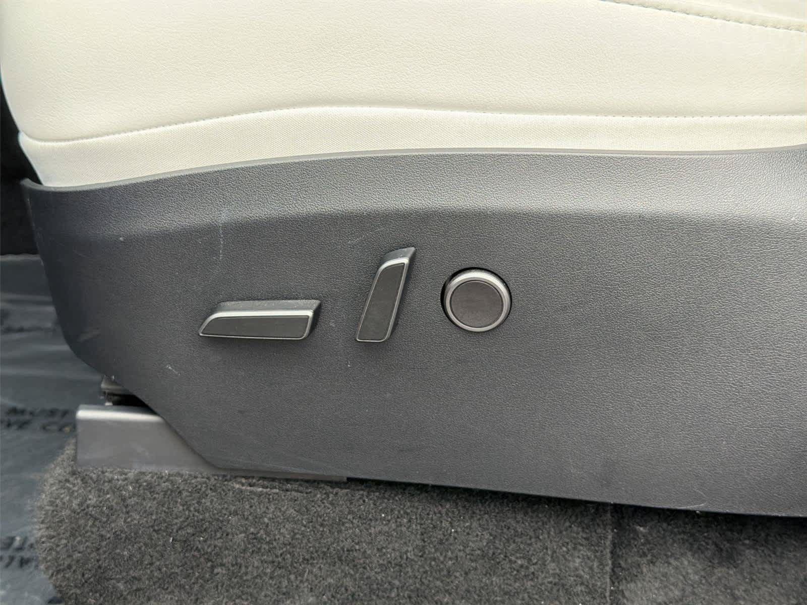 Used 2023 Tesla Model Y Performance AWD/4WD image 24