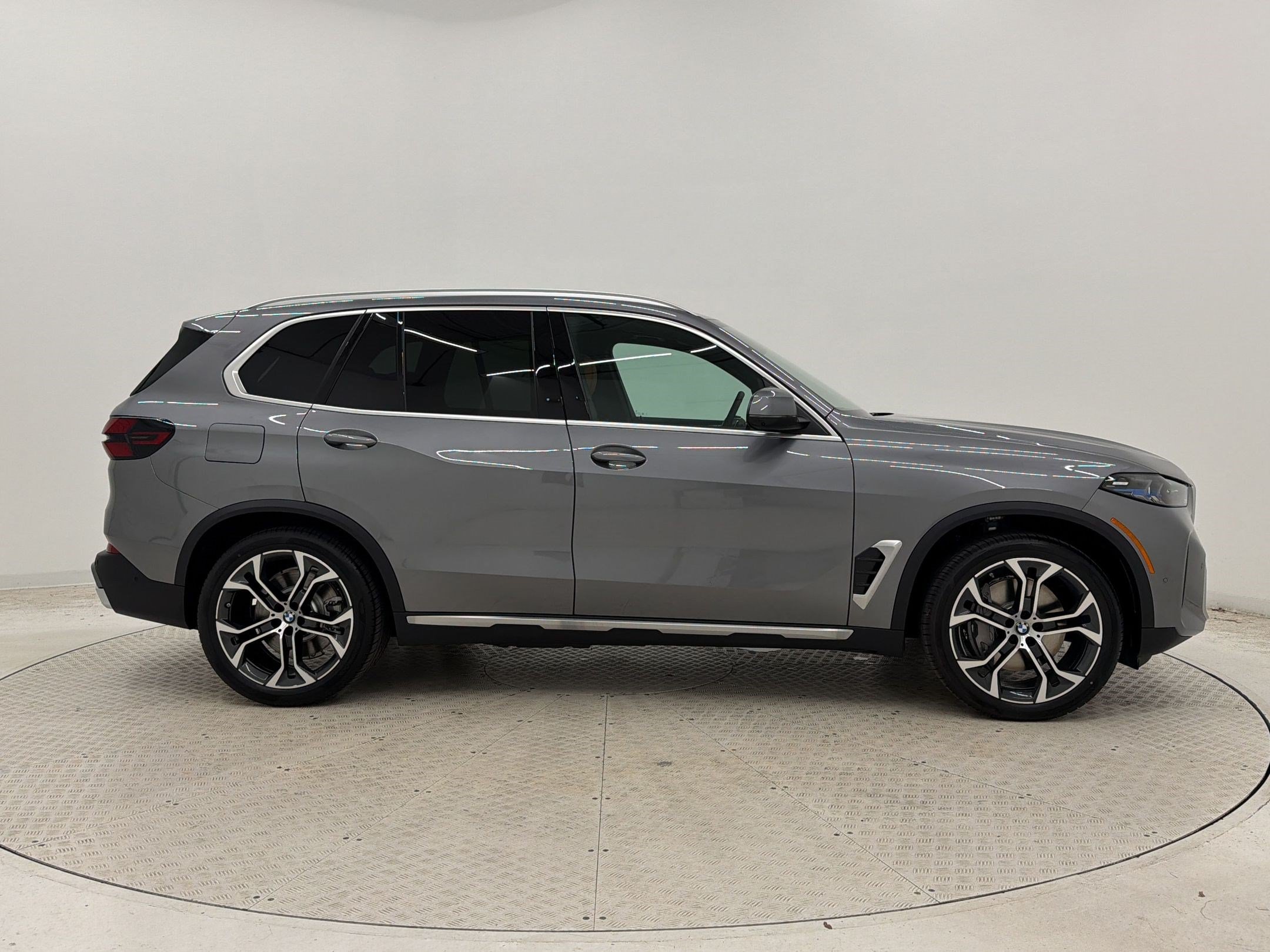 New 2026 BMW X5 xDrive50e w/ Premium Package AWD/4WD image 8