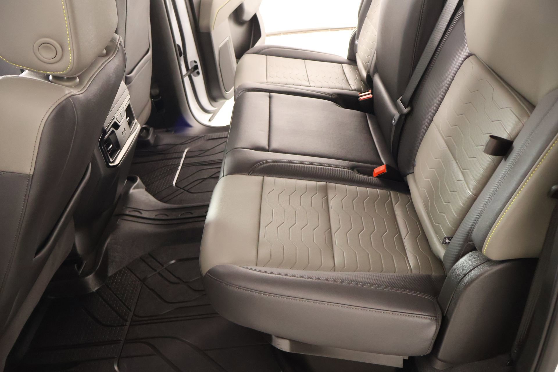 Used 2025 Chevrolet Silverado 1500 ZR2 w/ Technology Package image 14