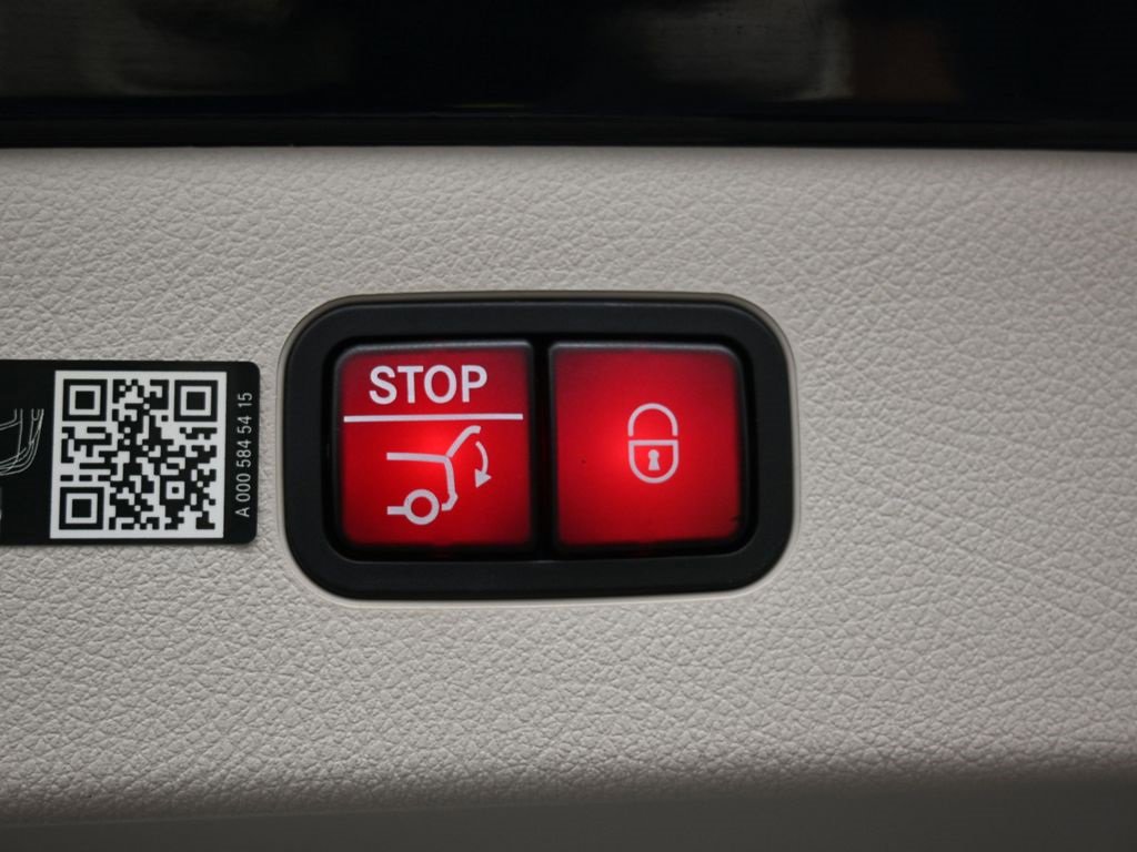 Used 2022 Mercedes-Benz EQS 450+ Sedan image 17