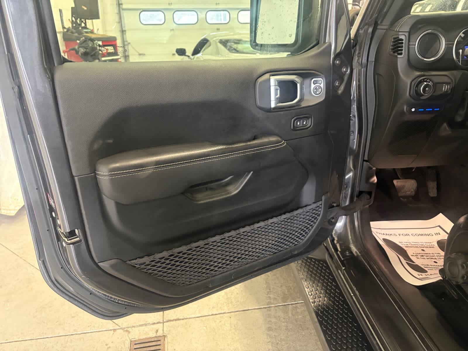 Used 2023 Jeep Wrangler Unlimited Sahara w/ Cold Weather Group AWD/4WD image 9