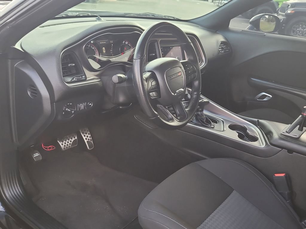 Used 2022 Dodge Challenger R/T w/ Blacktop Package image 10