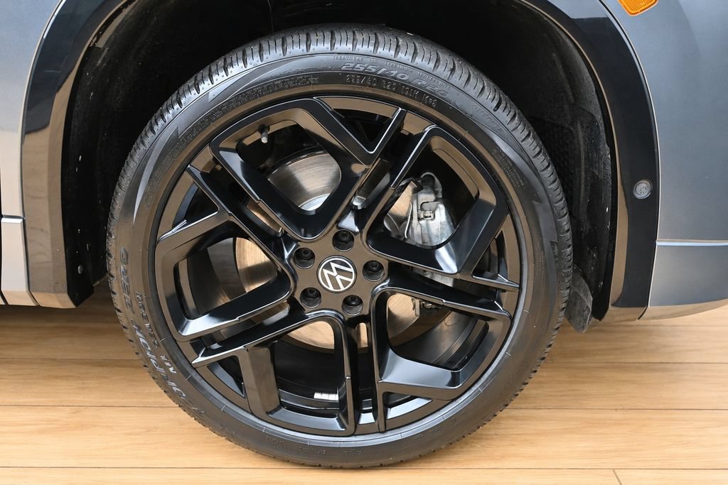 Used 2025 Volkswagen Tiguan SE R-Line AWD/4WD image 12
