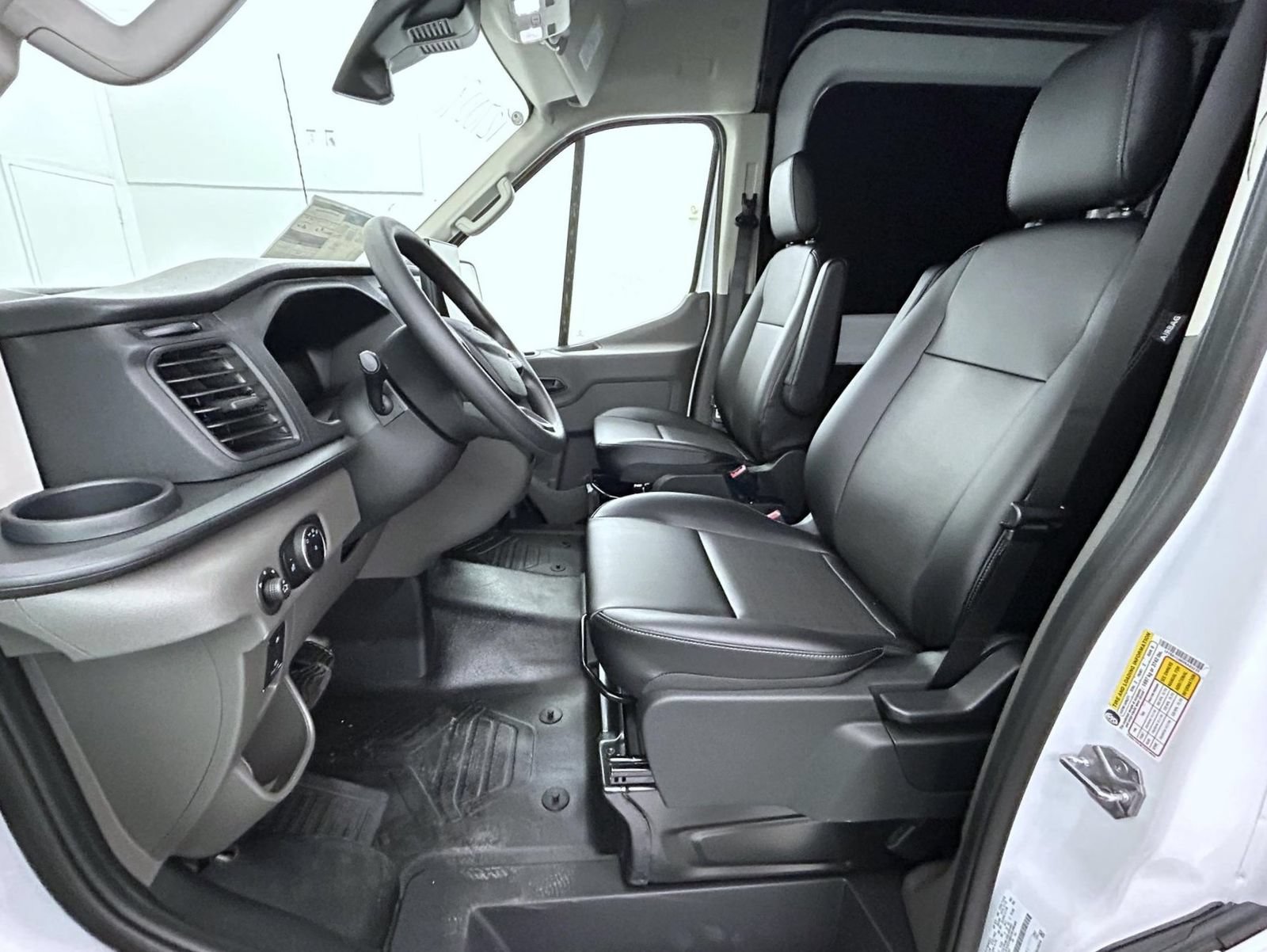 New 2027 Ford Transit 250 148 Medium Roof w/ Load Area Protection Package RWD image 10