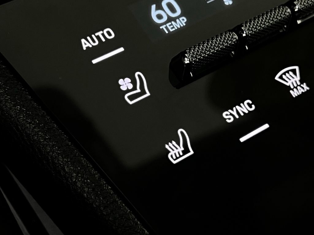 Used 2024 Porsche Cayenne Coupe image 22