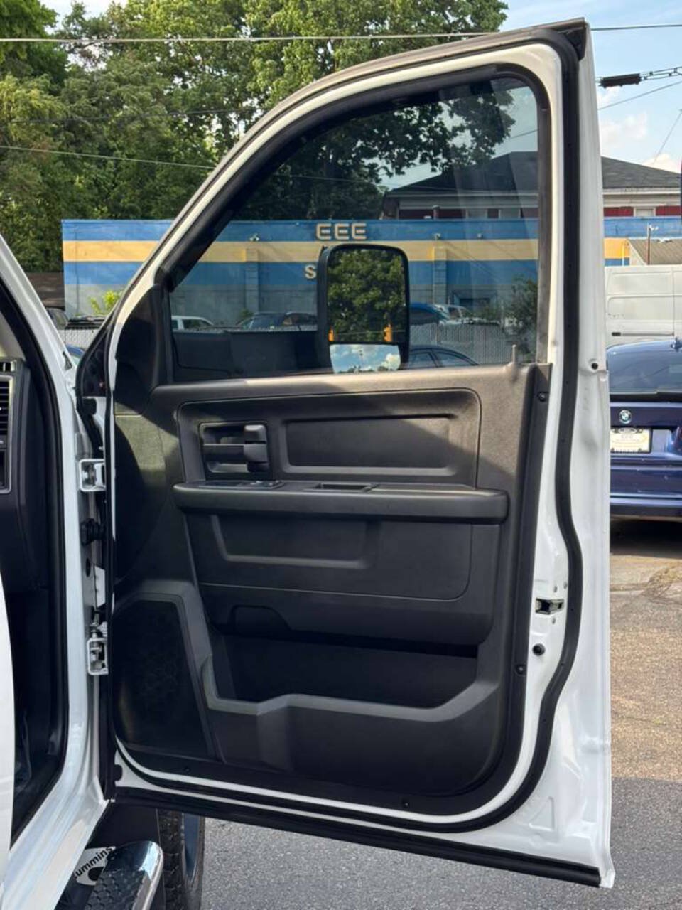 Used 2018 RAM 2500 Tradesman w/ Chrome Appearance Group AWD/4WD image 17