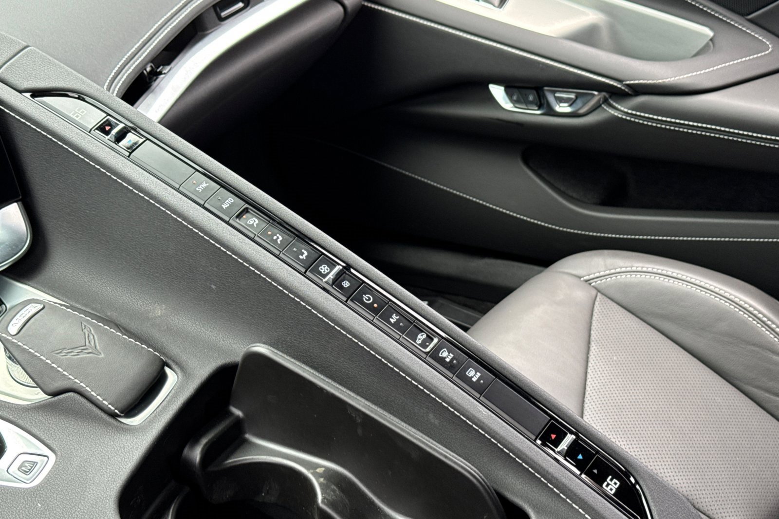 Used 2023 Chevrolet Corvette Stingray Coupe w/ 1LT image 17