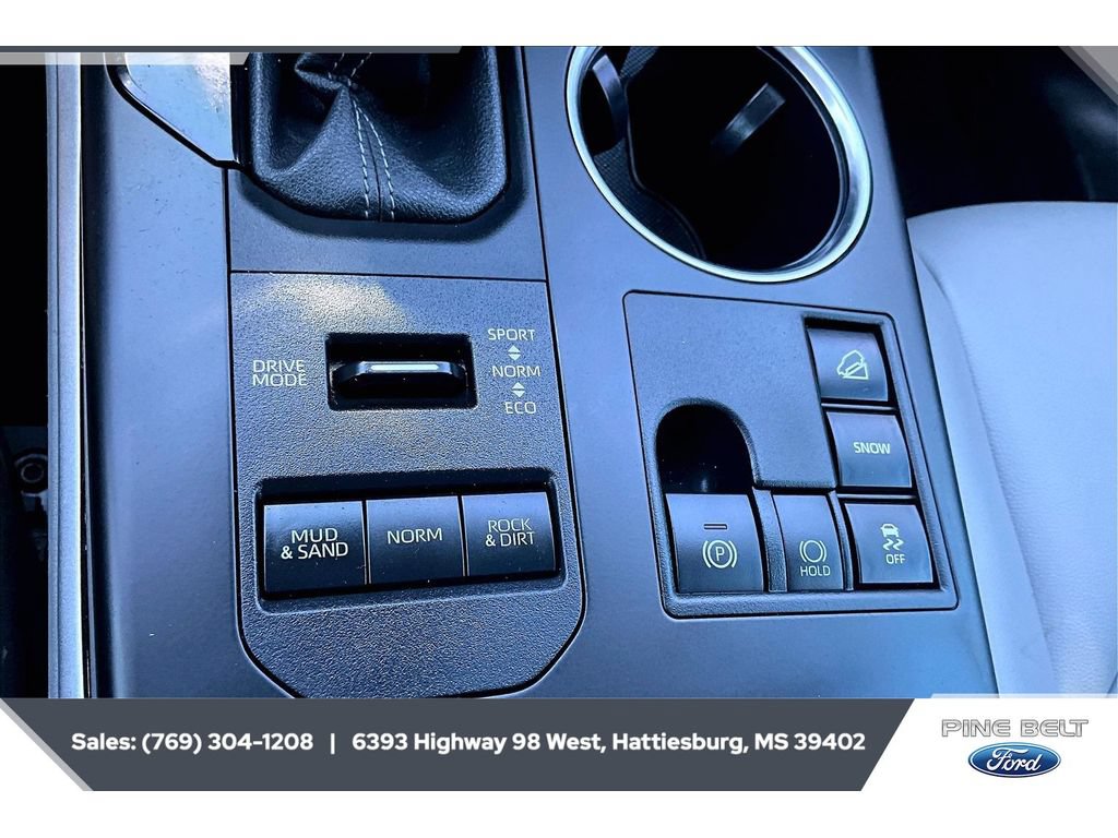 Used 2024 Toyota Highlander XLE AWD/4WD image 22