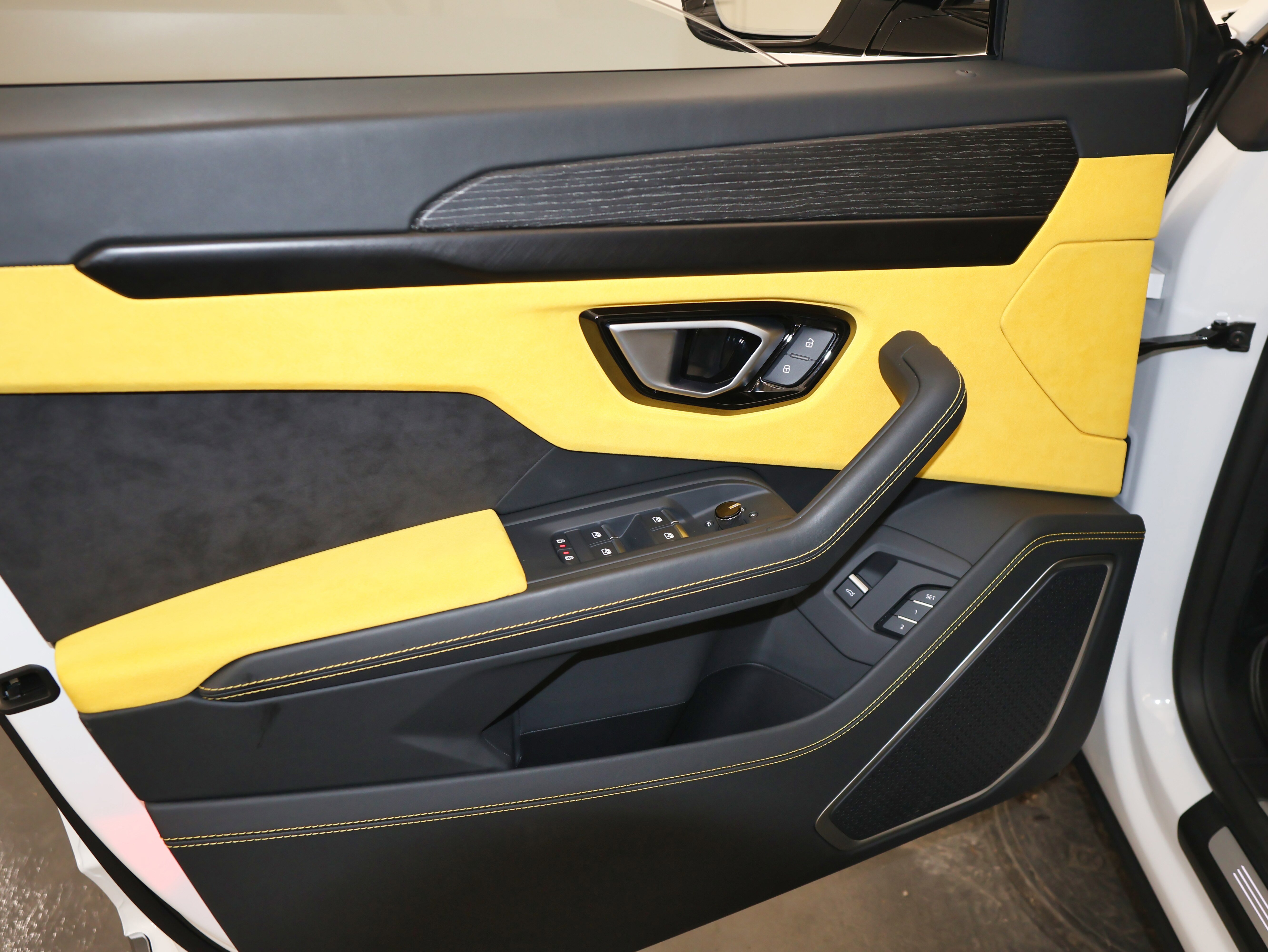 Used 2022 Lamborghini Urus image 27