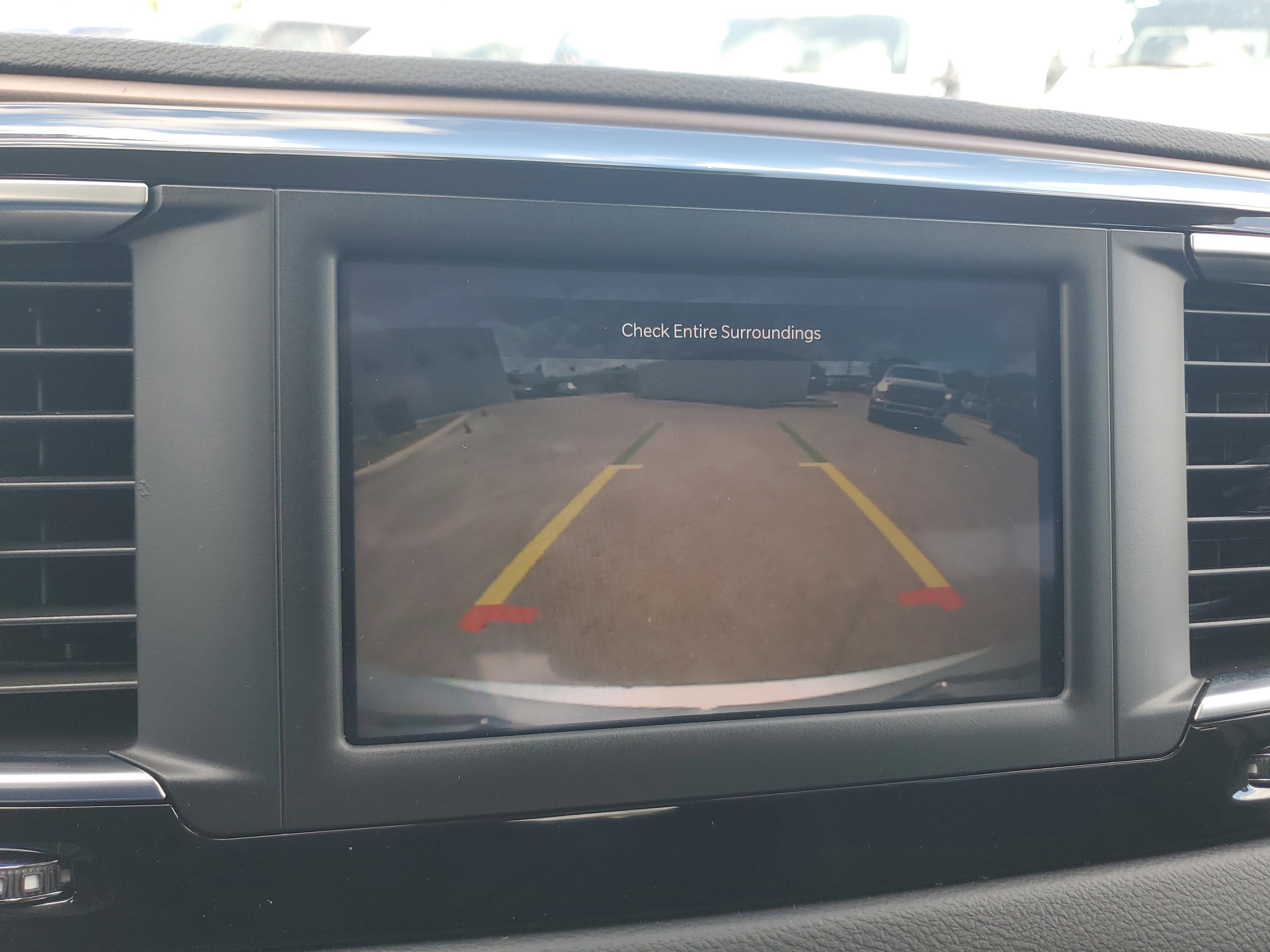 Used 2023 Chrysler Voyager LX image 10