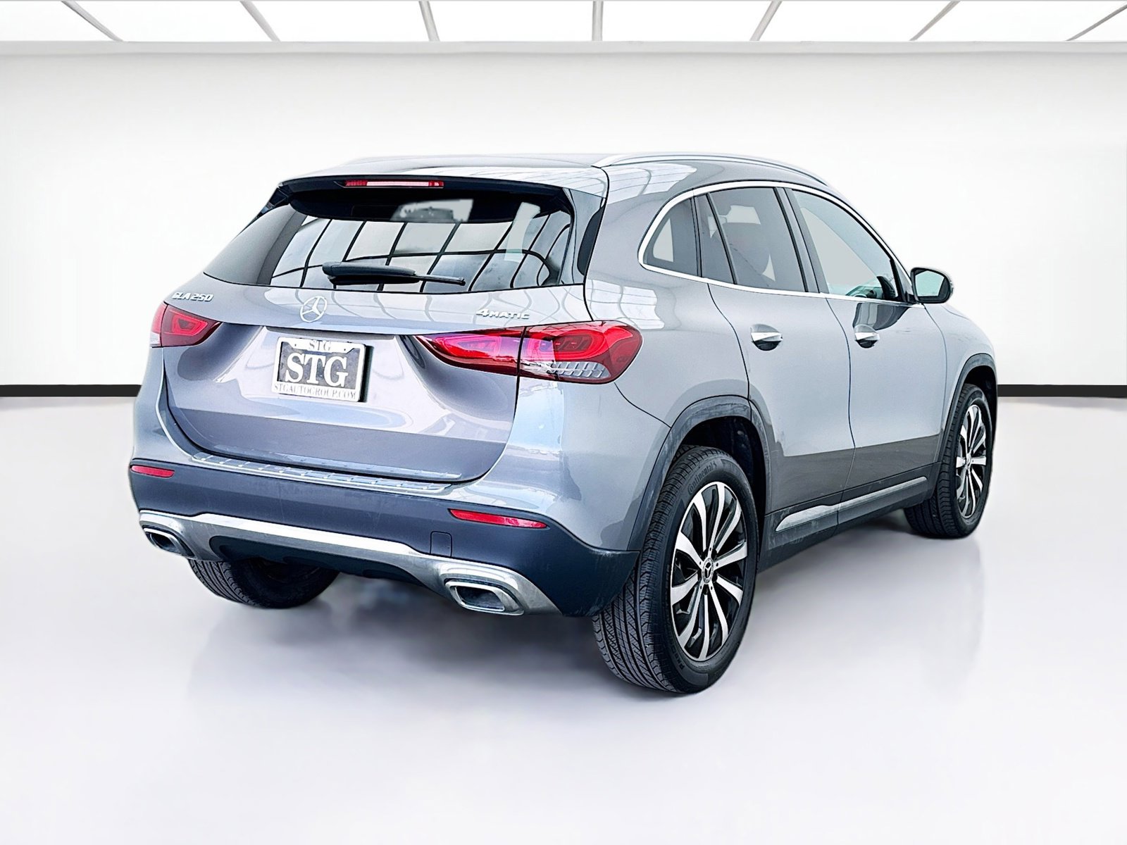 Used 2023 Mercedes-Benz GLA 250 4MATIC w/ Premium Package image 4