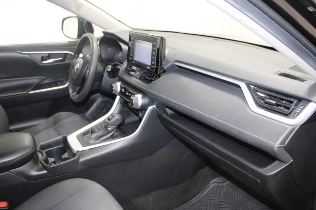 Used 2021 Toyota RAV4 XLE AWD/4WD image 21