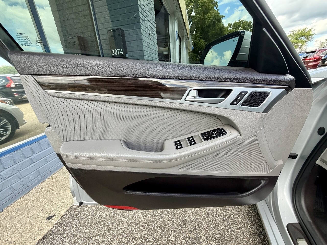Used 2018 Genesis G80 3.8 AWD/4WD image 29