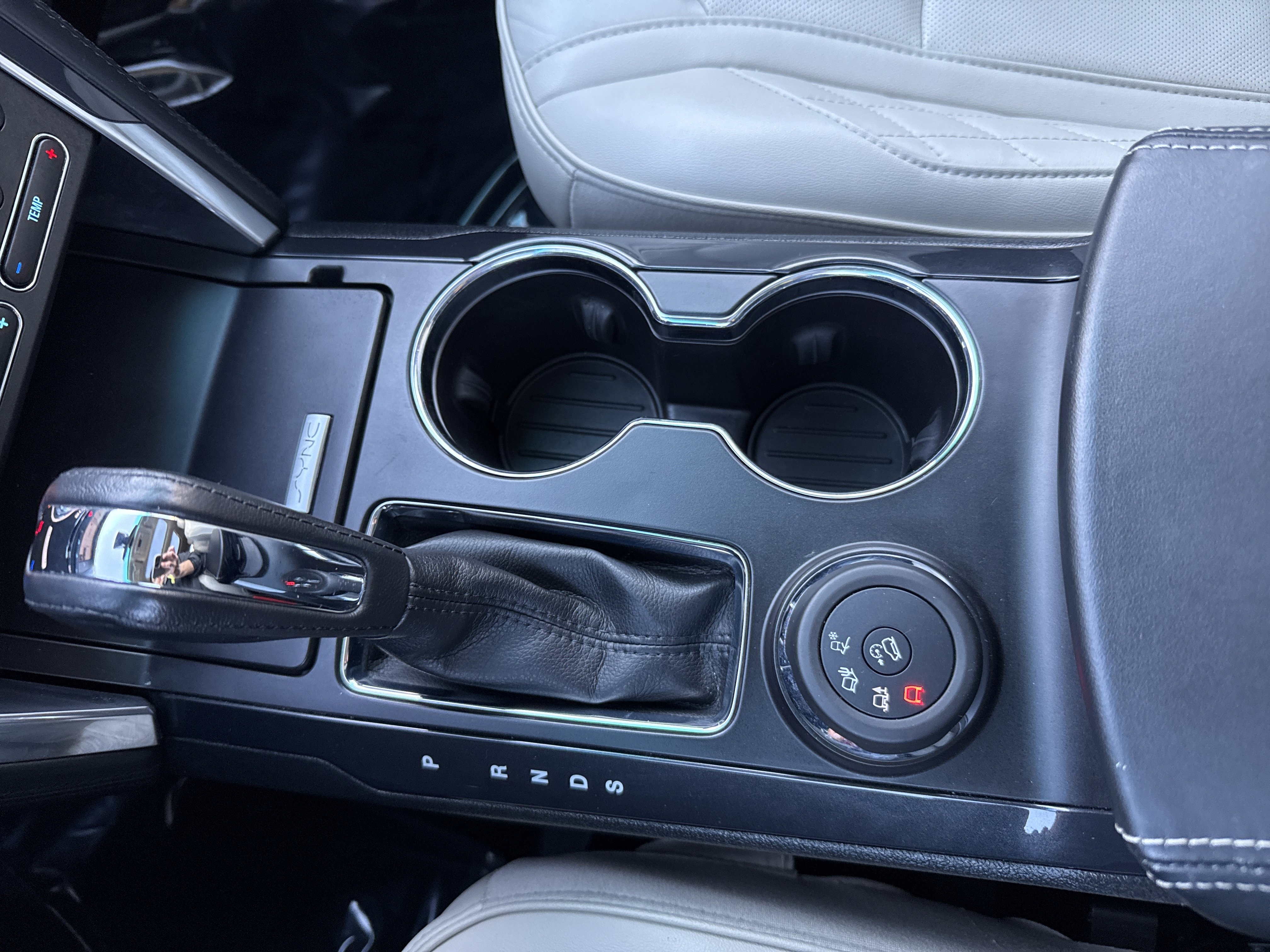 Used 2016 Ford Explorer Platinum image 25