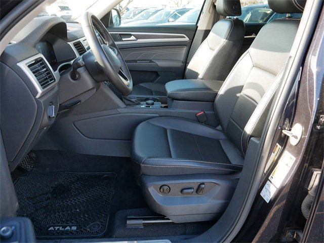Used 2022 Volkswagen Atlas SE w/ Black Wheel Package image 12