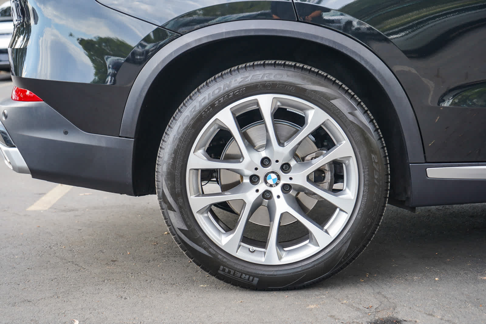 Used 2024 BMW X5 sDrive40i w/ Parking Assistance Package RWD image 8