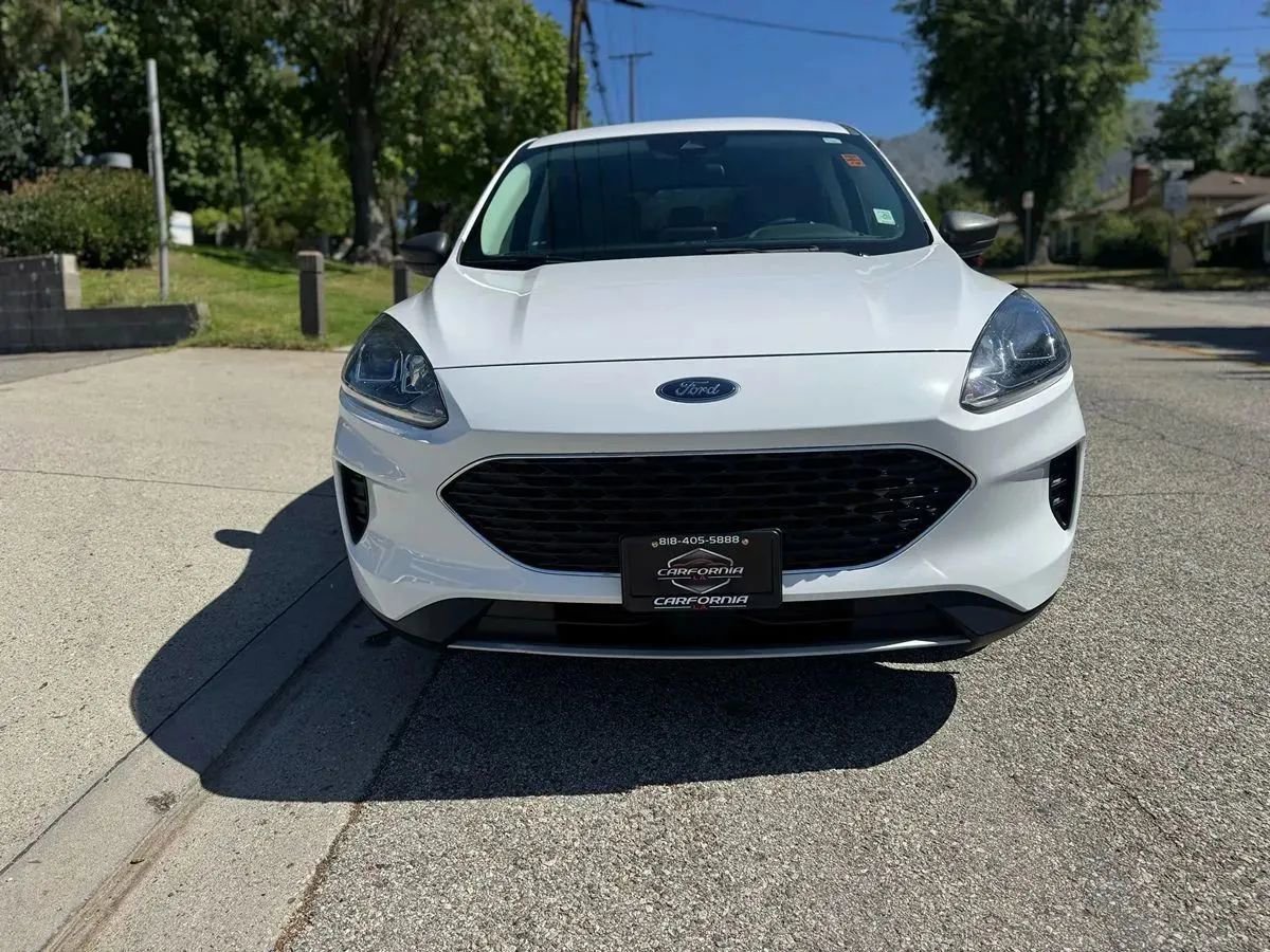 Used 2022 Ford Escape SE FWD image 2