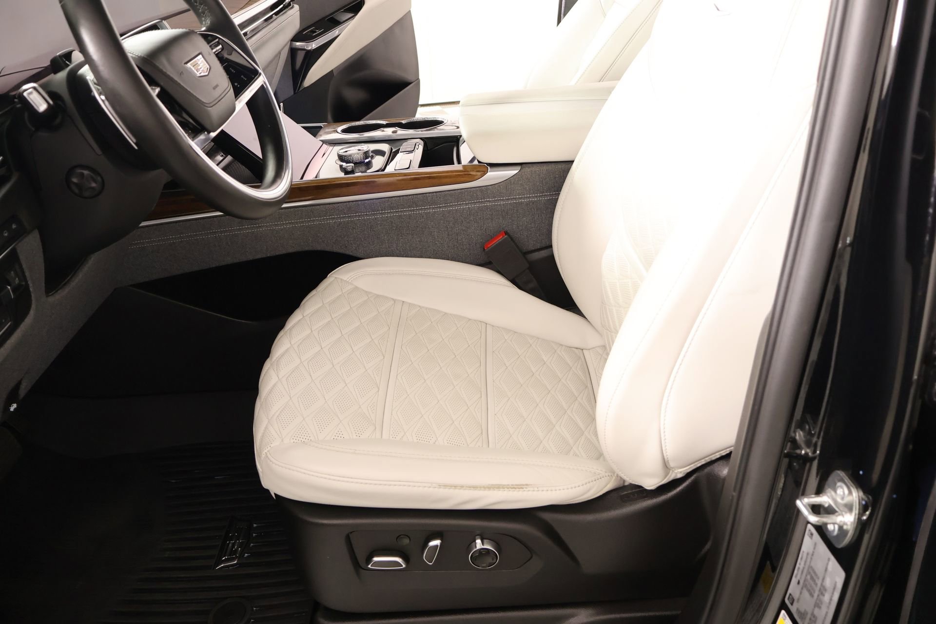 Used 2025 Cadillac Escalade ESV Sport Platinum w/ LPO, Floor Liner Package AWD/4WD image 12