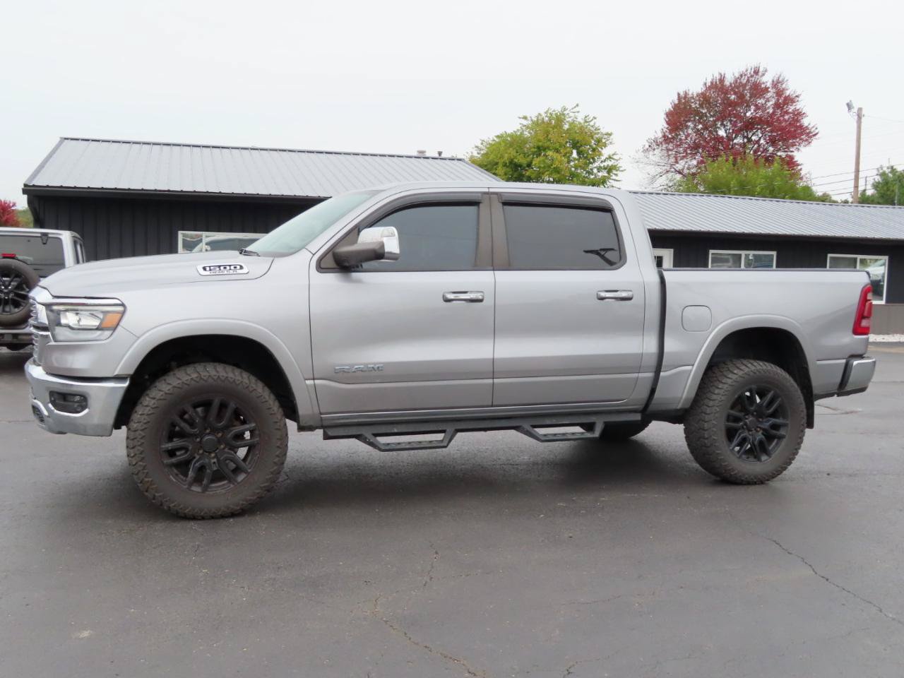 Used 2019 RAM 1500 Laramie AWD/4WD image 2
