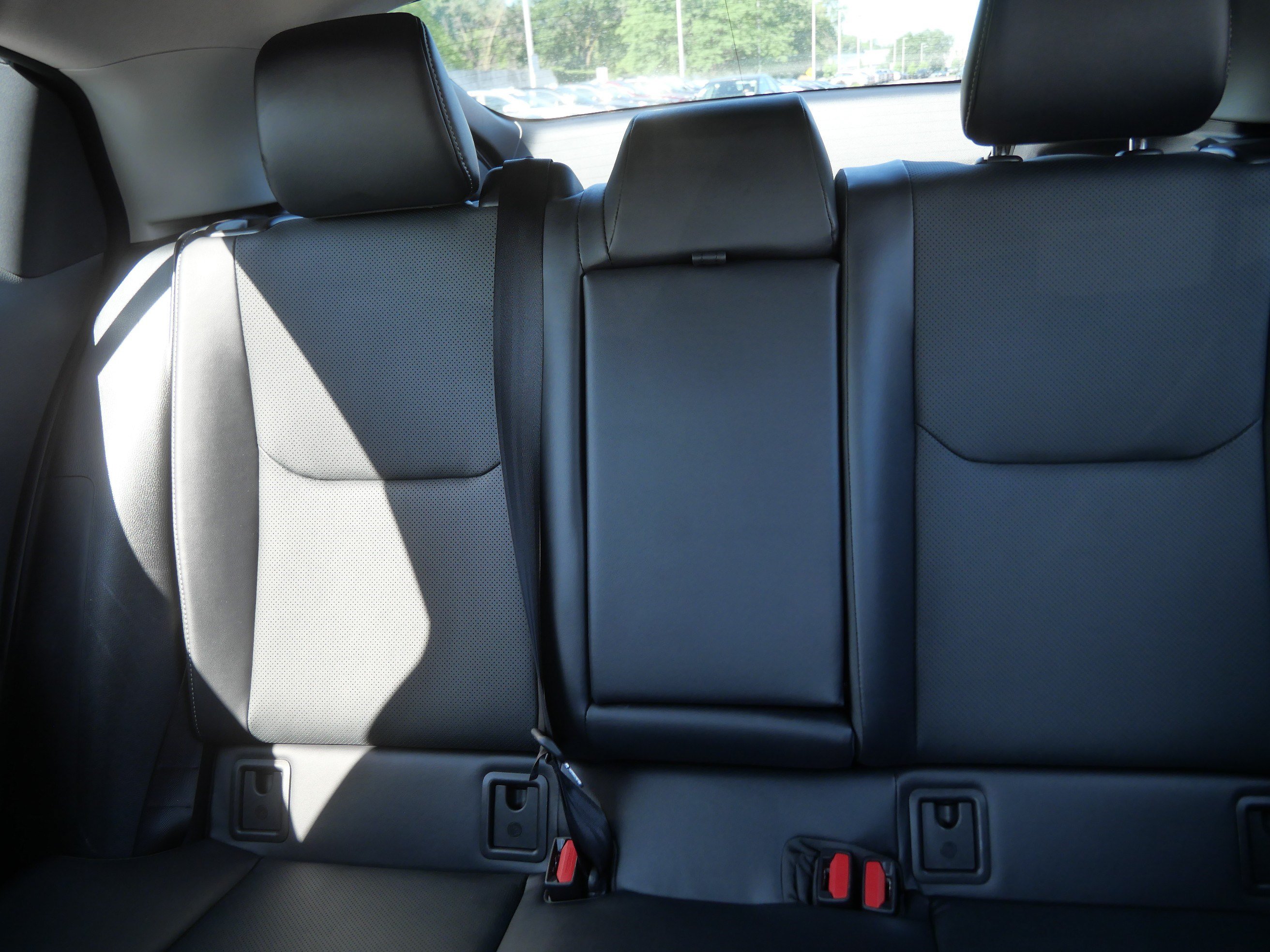 Certified 2025 Toyota Prius XLE FWD image 14