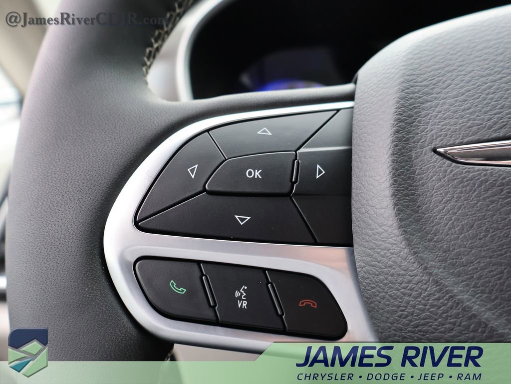 Used 2024 Chrysler Pacifica Touring-L image 25