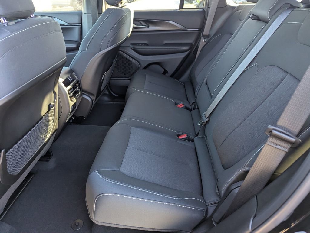 Used 2025 Jeep Grand Cherokee Laredo X w/ Trailer Tow Package image 18