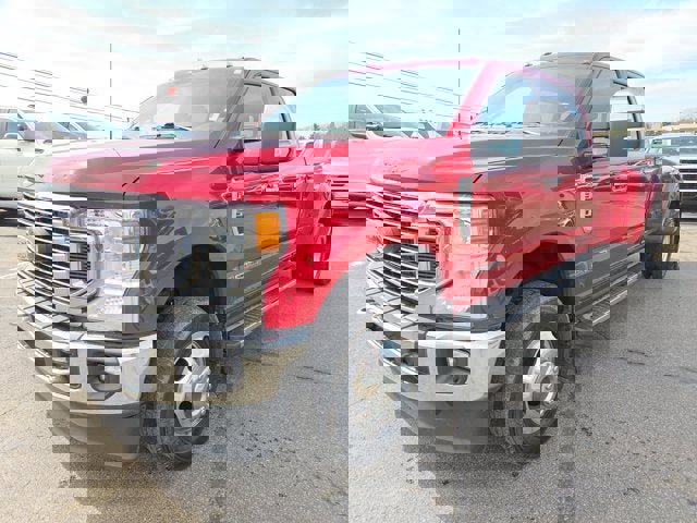 Used 2022 Ford F350 Lariat w/ Lariat Ultimate Package image 2