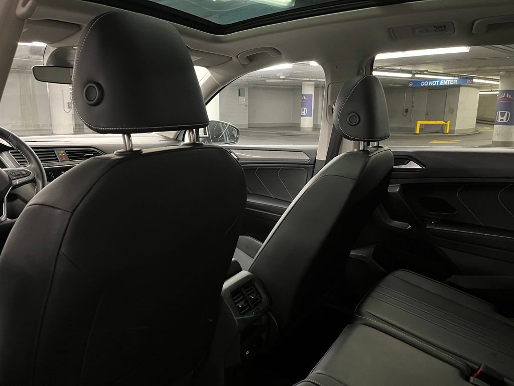 Used 2023 Volkswagen Tiguan SE w/ Panoramic Sunroof Package FWD image 24