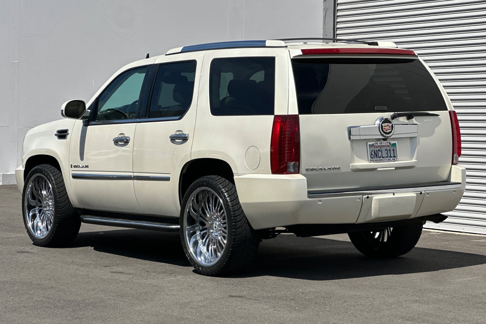 Used 2007 Cadillac Escalade AWD w/ Information Package image 6