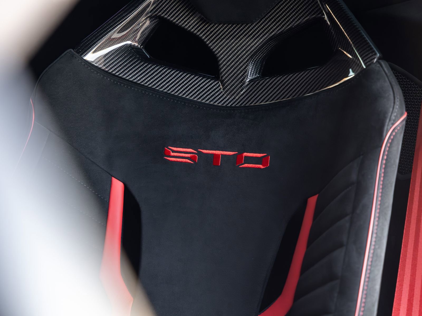 Used 2022 Lamborghini Huracan STO image 41