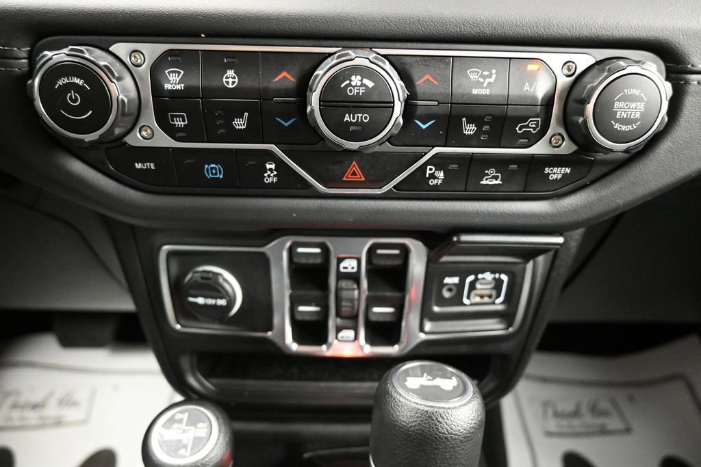 Used 2025 Jeep Wrangler Unlimited Sahara w/ Safety Group AWD/4WD image 19
