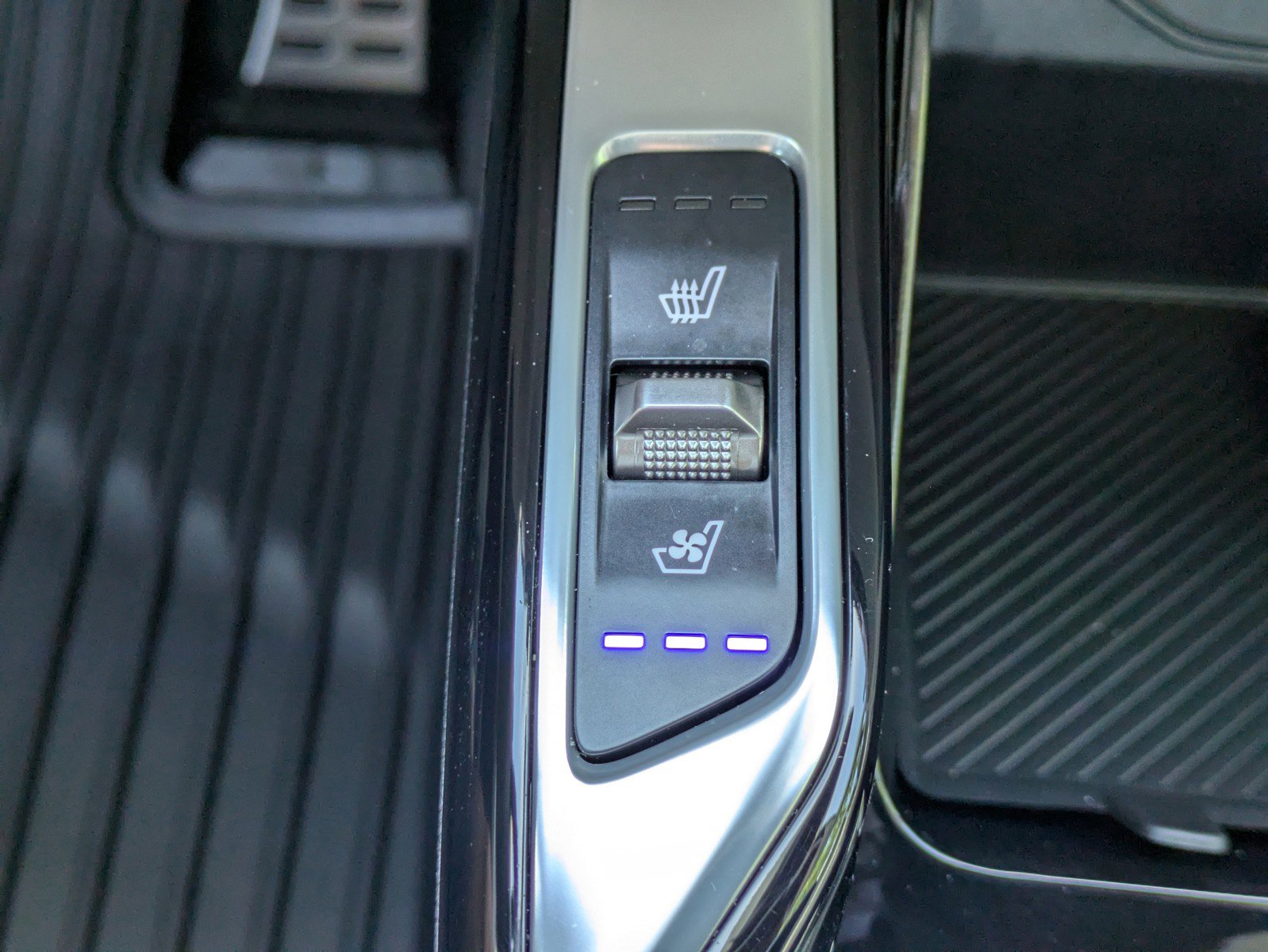 Certified 2025 Kia Sorento SX image 27