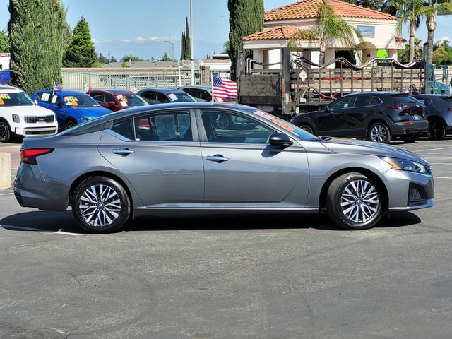 Used 2025 Nissan Altima 2.5 SV FWD image 4
