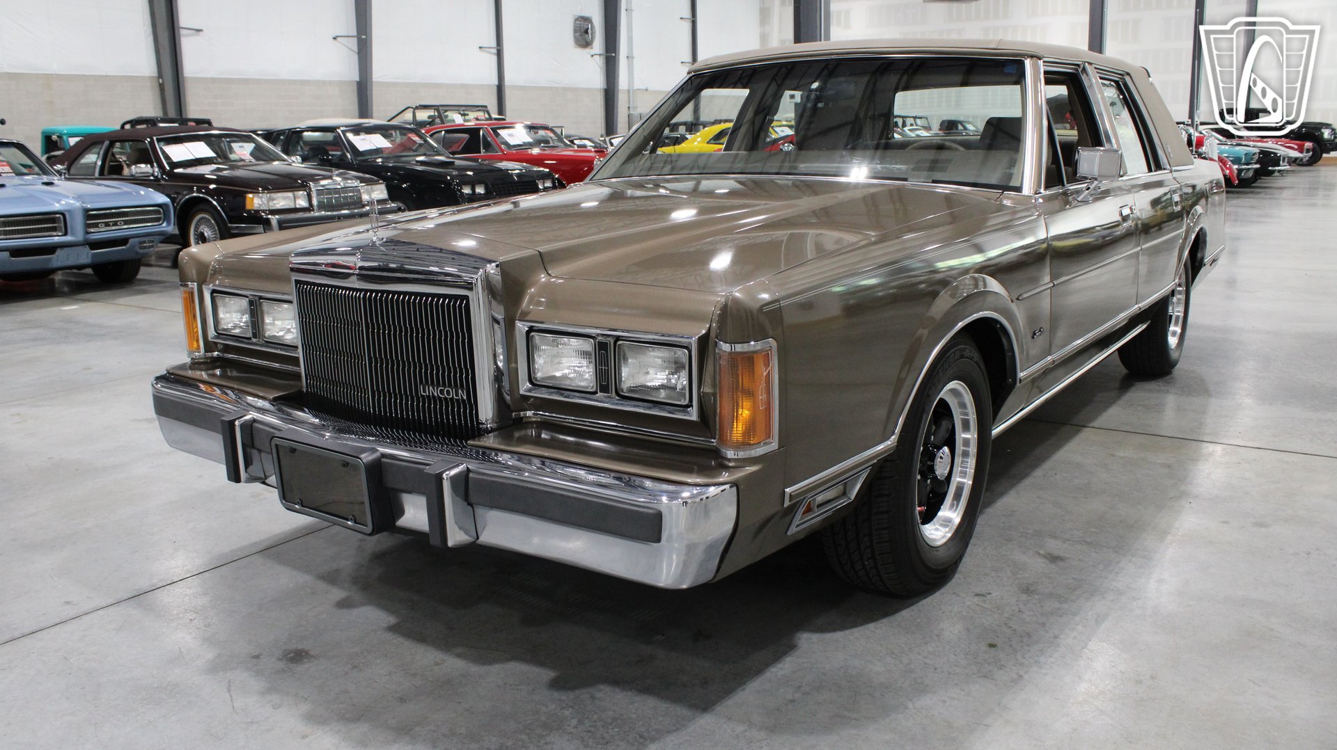 Used 1989 Lincoln Town Car RWD image 28